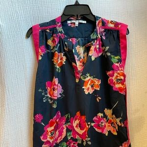 Sleeveless floral print blouse with fuschia accent